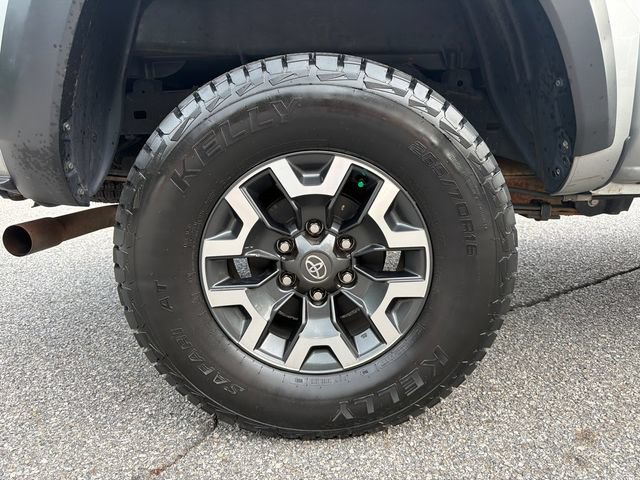 Used 2022 Toyota Tacoma TRD Off-Road w/ Technology Package AWD/4WD image 19