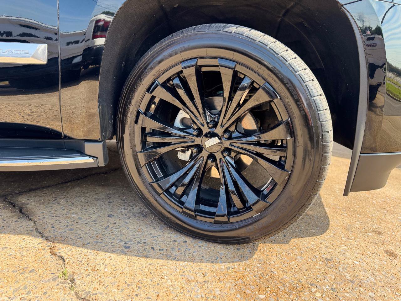 Used 2018 Cadillac Escalade Luxury RWD image 18