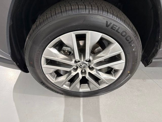 Used 2023 Toyota RAV4 XLE Premium FWD image 5