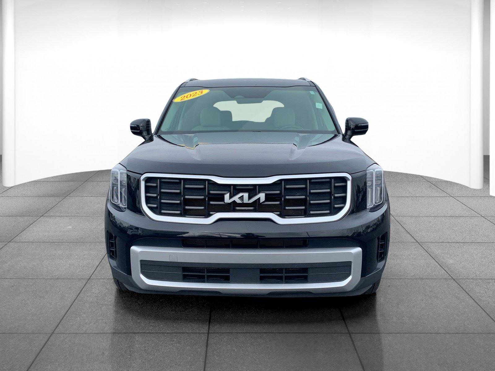 Used 2023 Kia Telluride S image 2