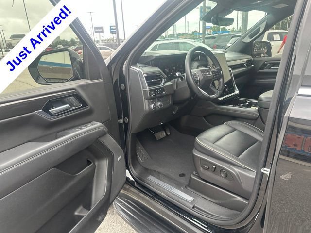 Used 2025 GMC Yukon XL Elevation w/ LPO, Yukon Black Package AWD/4WD image 10