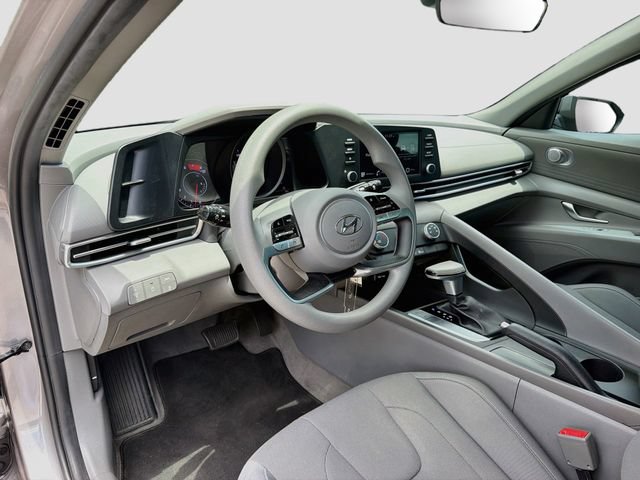 Used 2021 Hyundai Elantra SE FWD image 25
