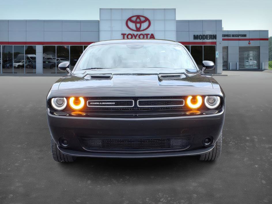 Used 2021 Dodge Challenger SXT image 2