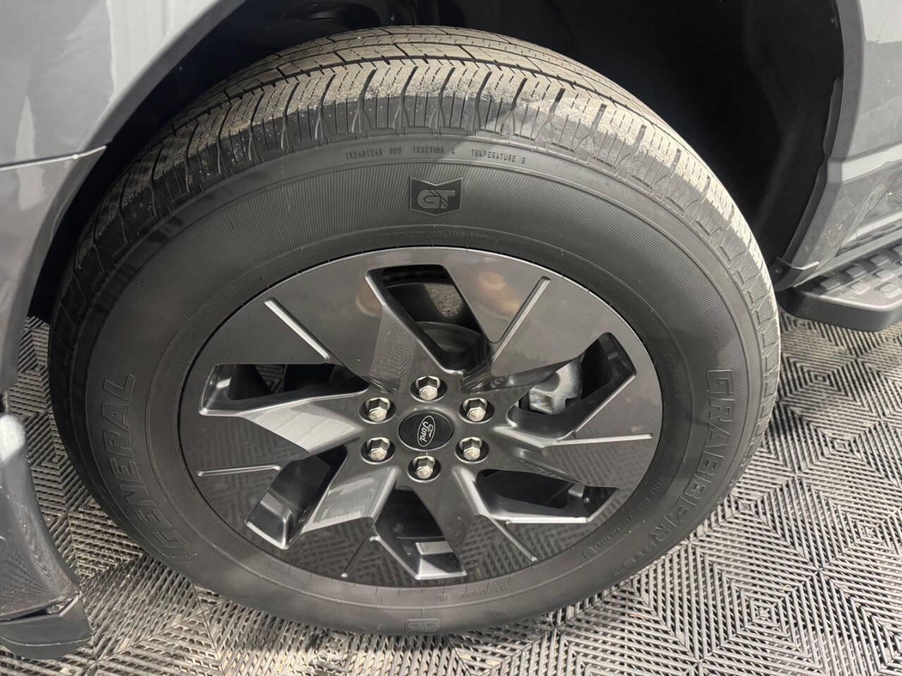 Used 2022 Ford F150 Lightning Lariat image 58