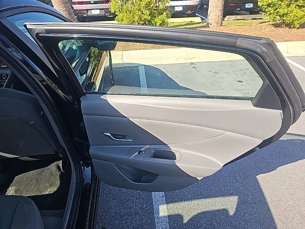 Used 2023 Hyundai Elantra SEL image 11