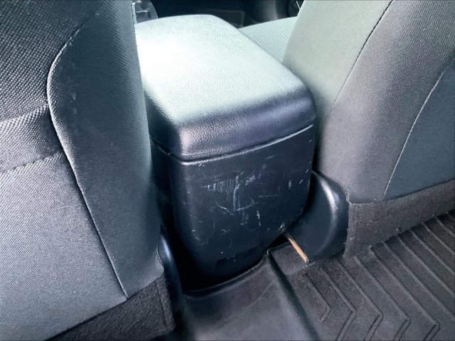 Used 2018 Toyota RAV4 LE AWD/4WD image 28