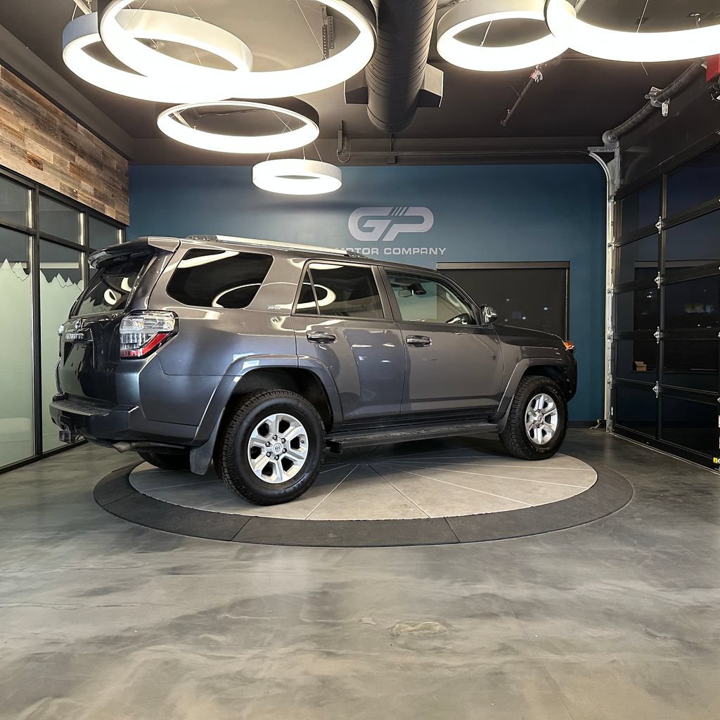 Used 2020 Toyota 4Runner SR5 Premium w/ Moonroof Package AWD/4WD image 3