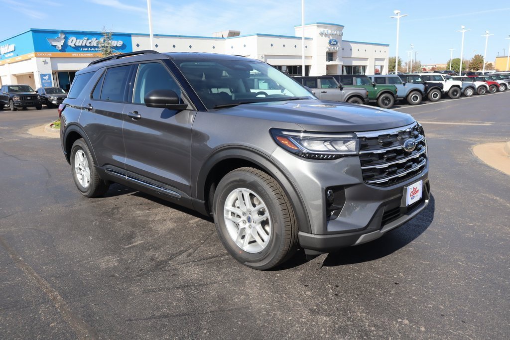 New 2025 Ford Explorer Active w/ Active Comfort Package image 1