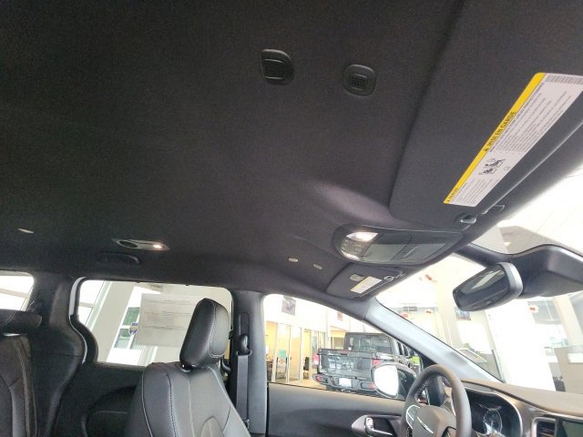New 2026 Chrysler Pacifica Select image 26