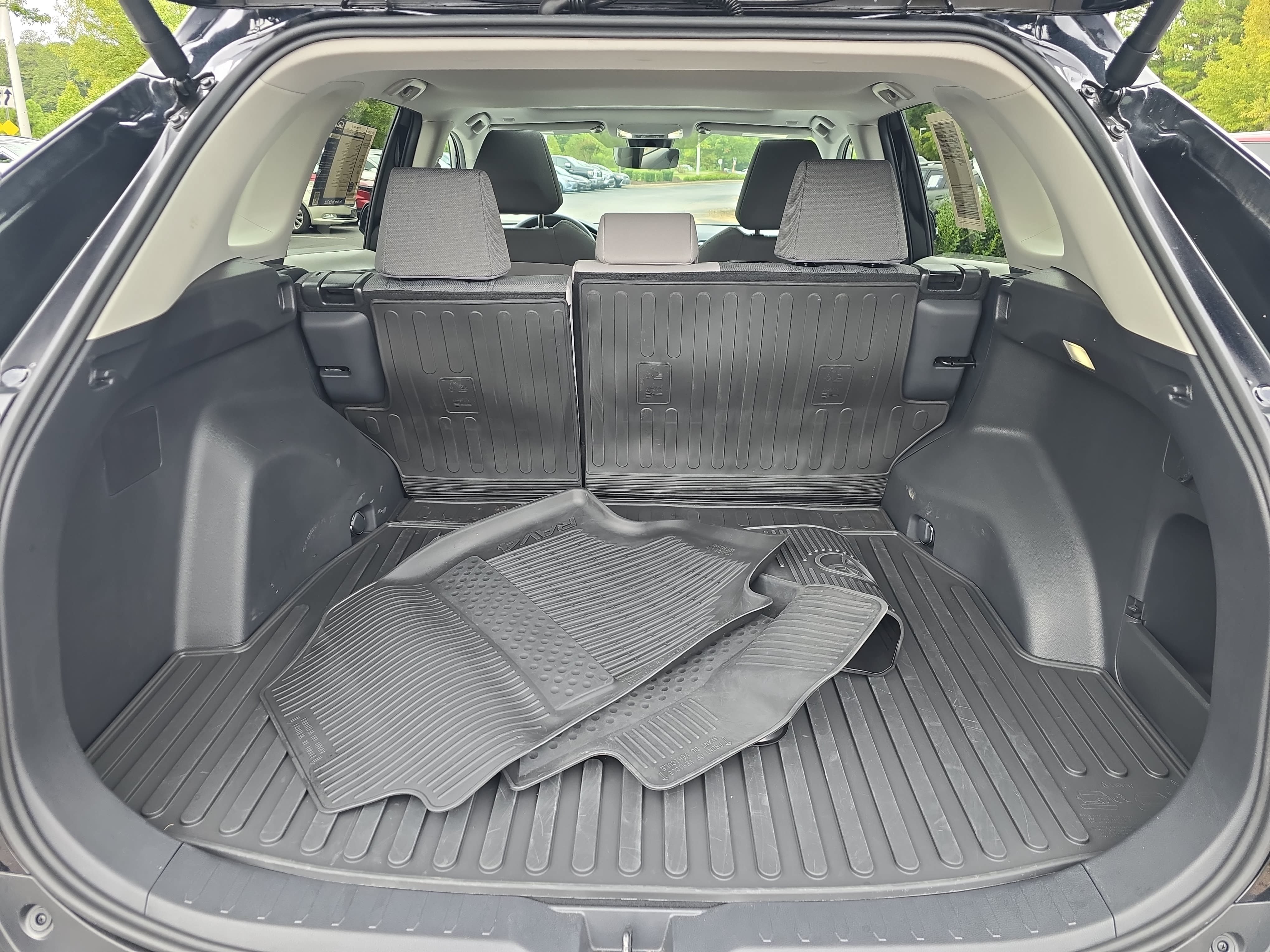 Used 2025 Toyota RAV4 XLE w/ Convenience Package FWD image 13
