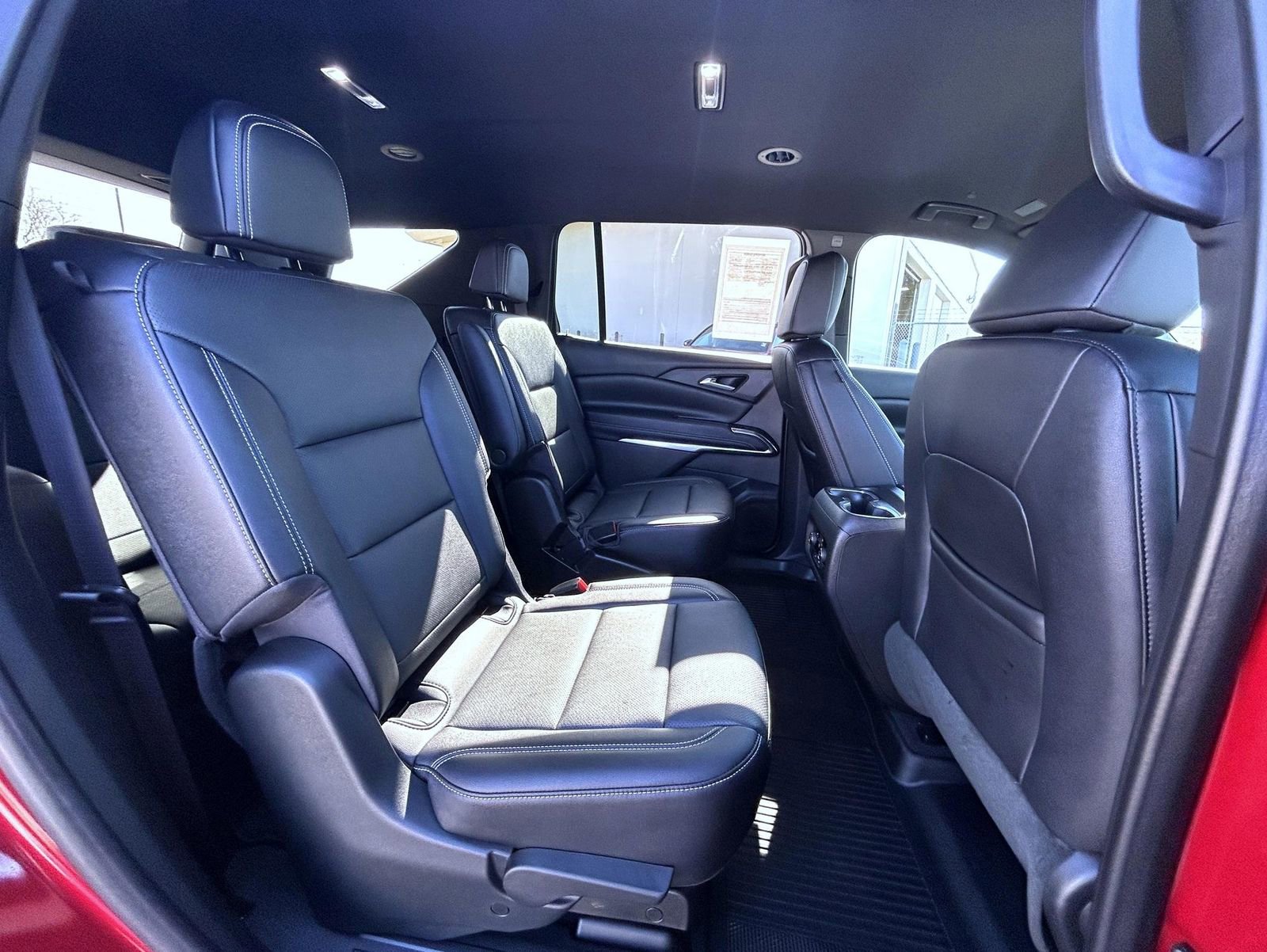 Certified 2025 Chevrolet Traverse LT w/ Driver Confidence Package image 18