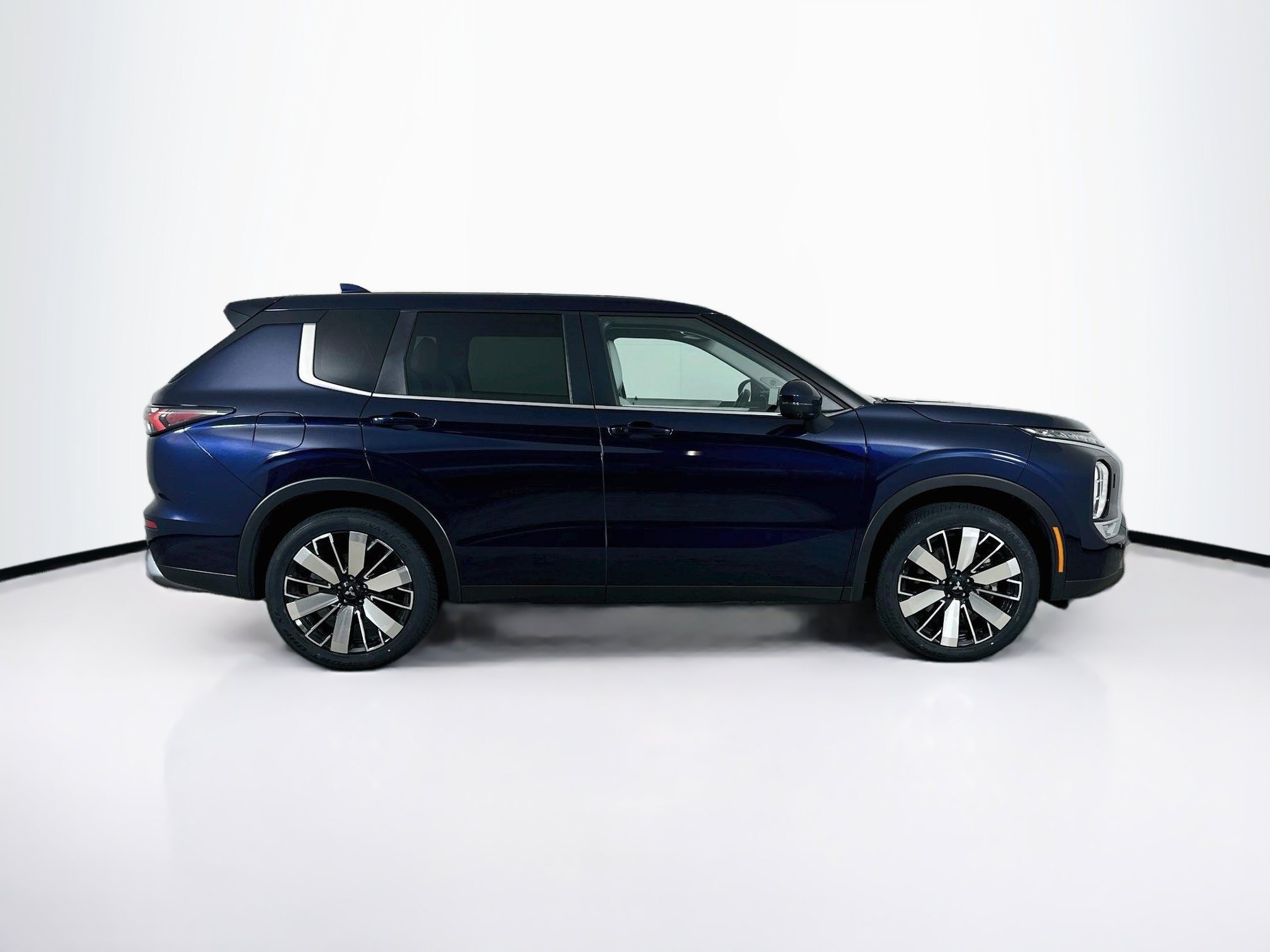Used 2025 Mitsubishi Outlander SE AWD/4WD image 10