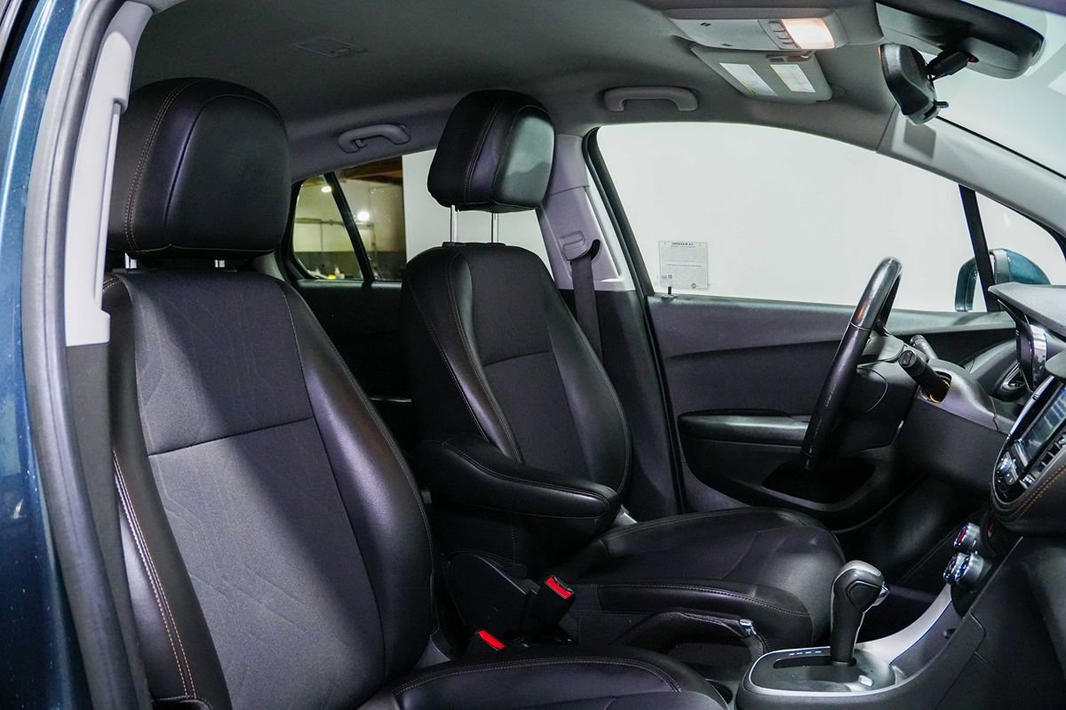 Used 2022 Chevrolet Trax LT w/ Driver Confidence Package AWD/4WD image 24