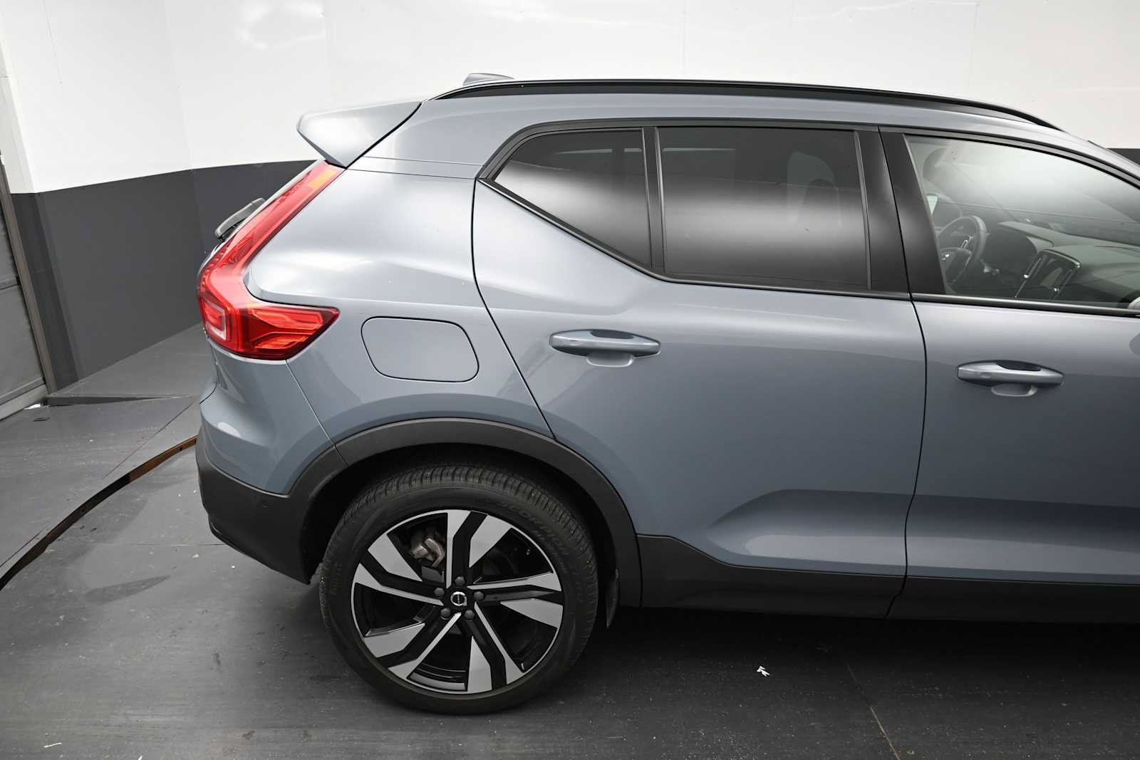 Used 2023 Volvo XC40 B5 Plus w/ Driver Assist Package AWD/4WD image 9