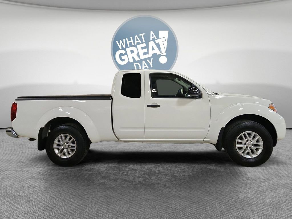 Used 2019 Nissan Frontier SV image 2