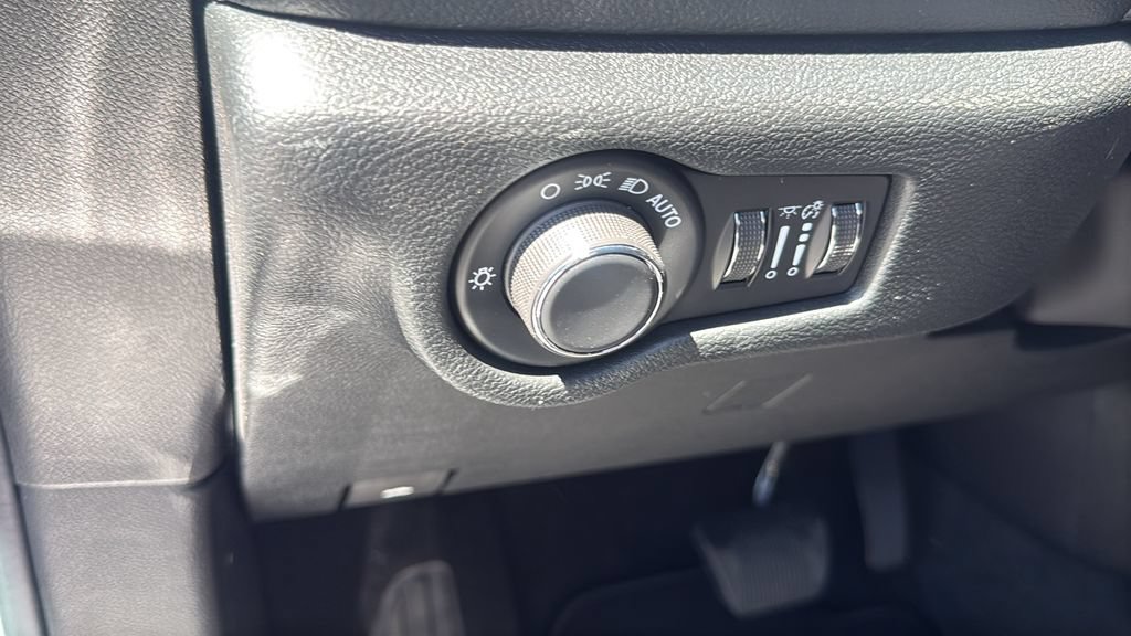 New 2027 Chrysler Pacifica Select AWD/4WD image 11