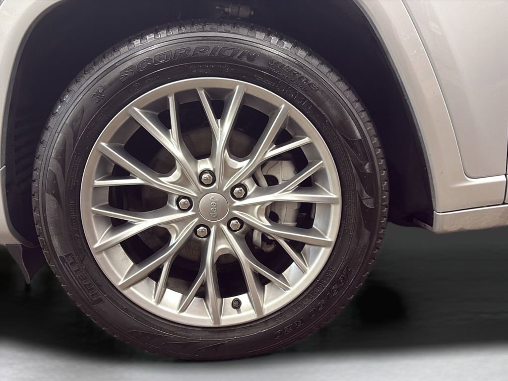 Used 2024 Jeep Grand Cherokee Summit w/ Luxury Tech Group V image 22