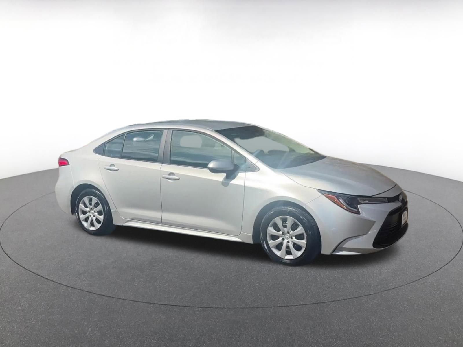Used 2025 Toyota Corolla LE video 2
