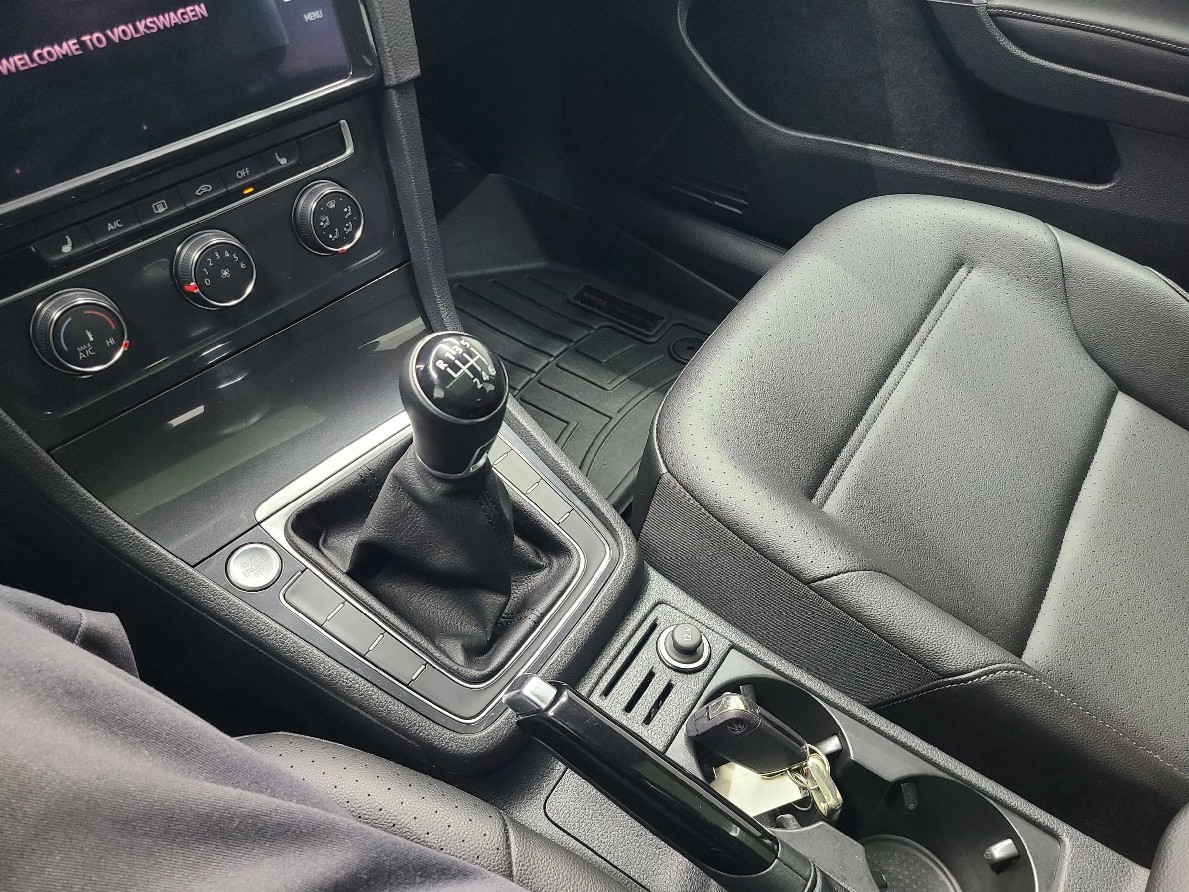 Used 2018 Volkswagen Golf SE image 27