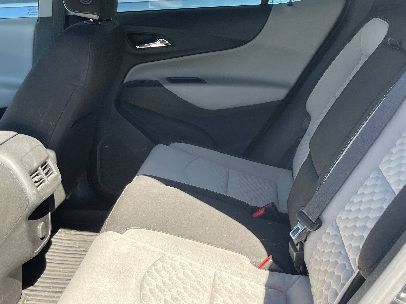 Used 2018 Chevrolet Equinox LS w/ LPO, Protection Package FWD image 8