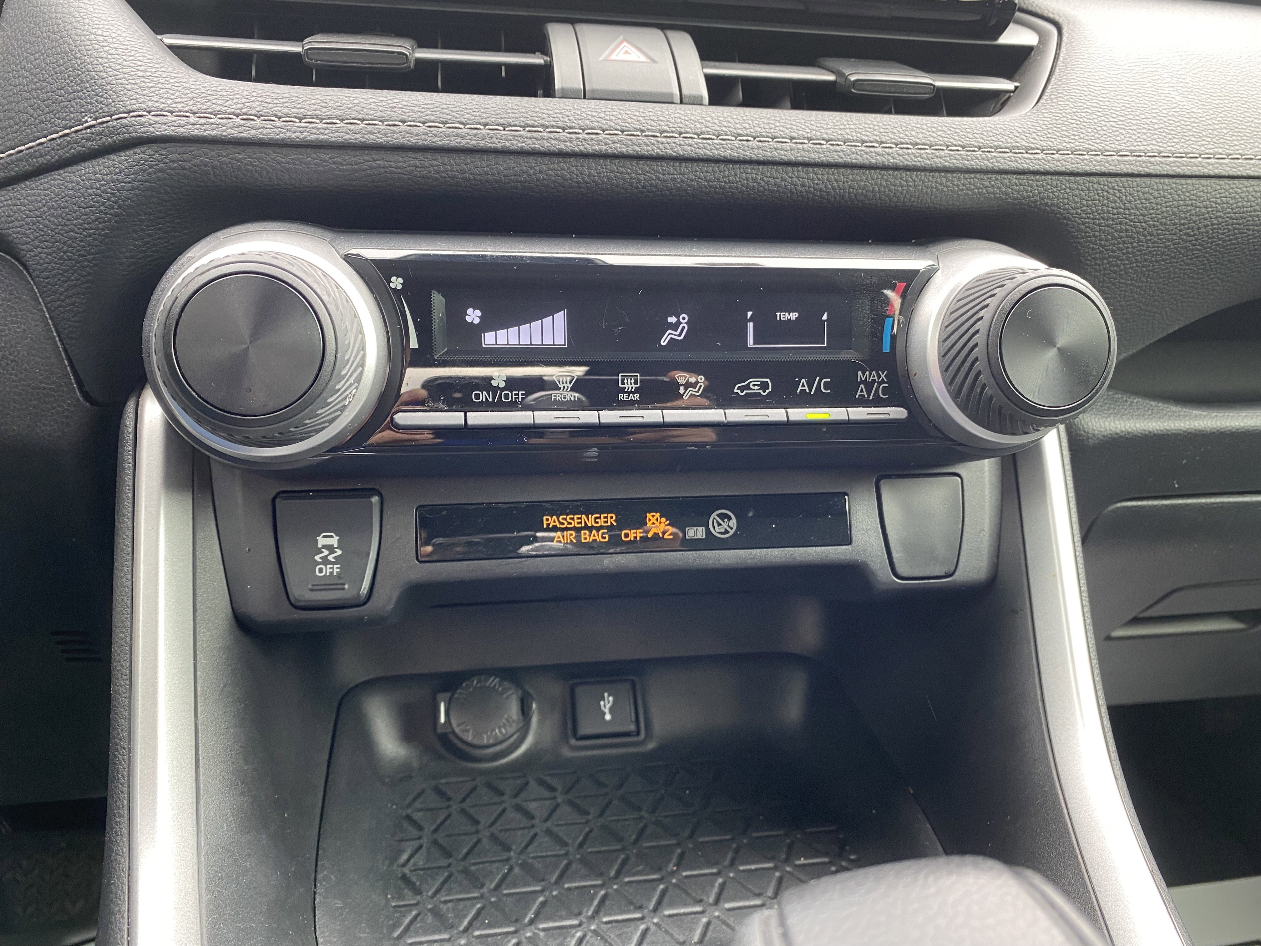 Used 2021 Toyota RAV4 LE image 27