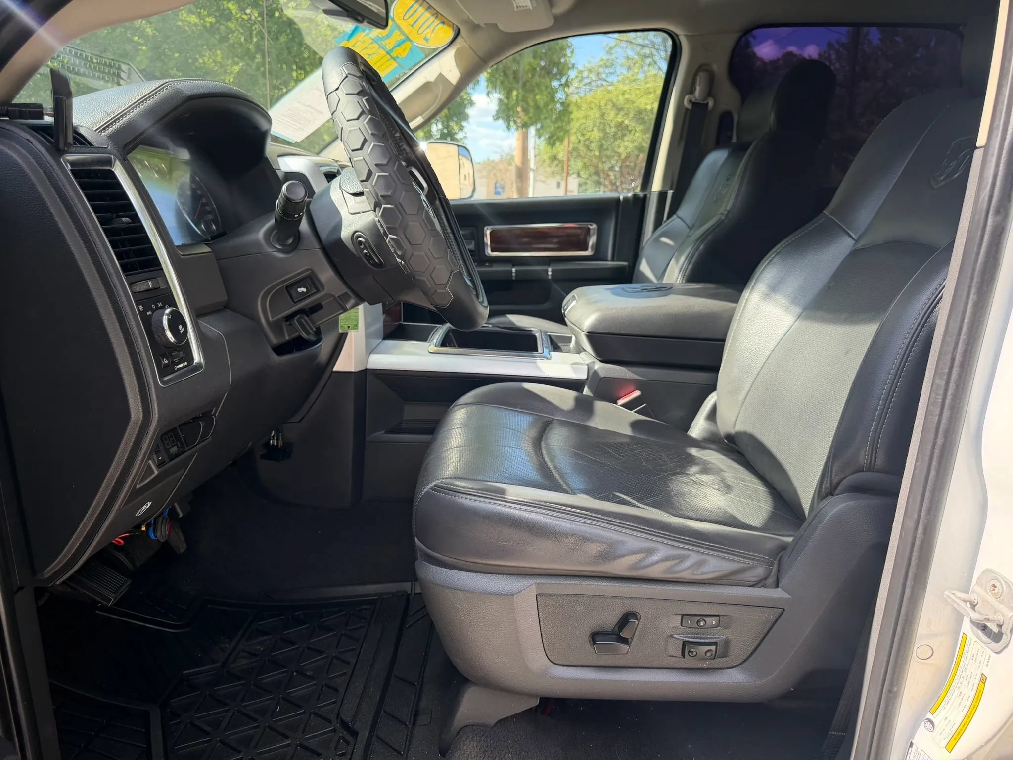 Used 2010 Dodge Ram 3500 Truck Laramie w/ Cold Weather Group AWD/4WD image 9