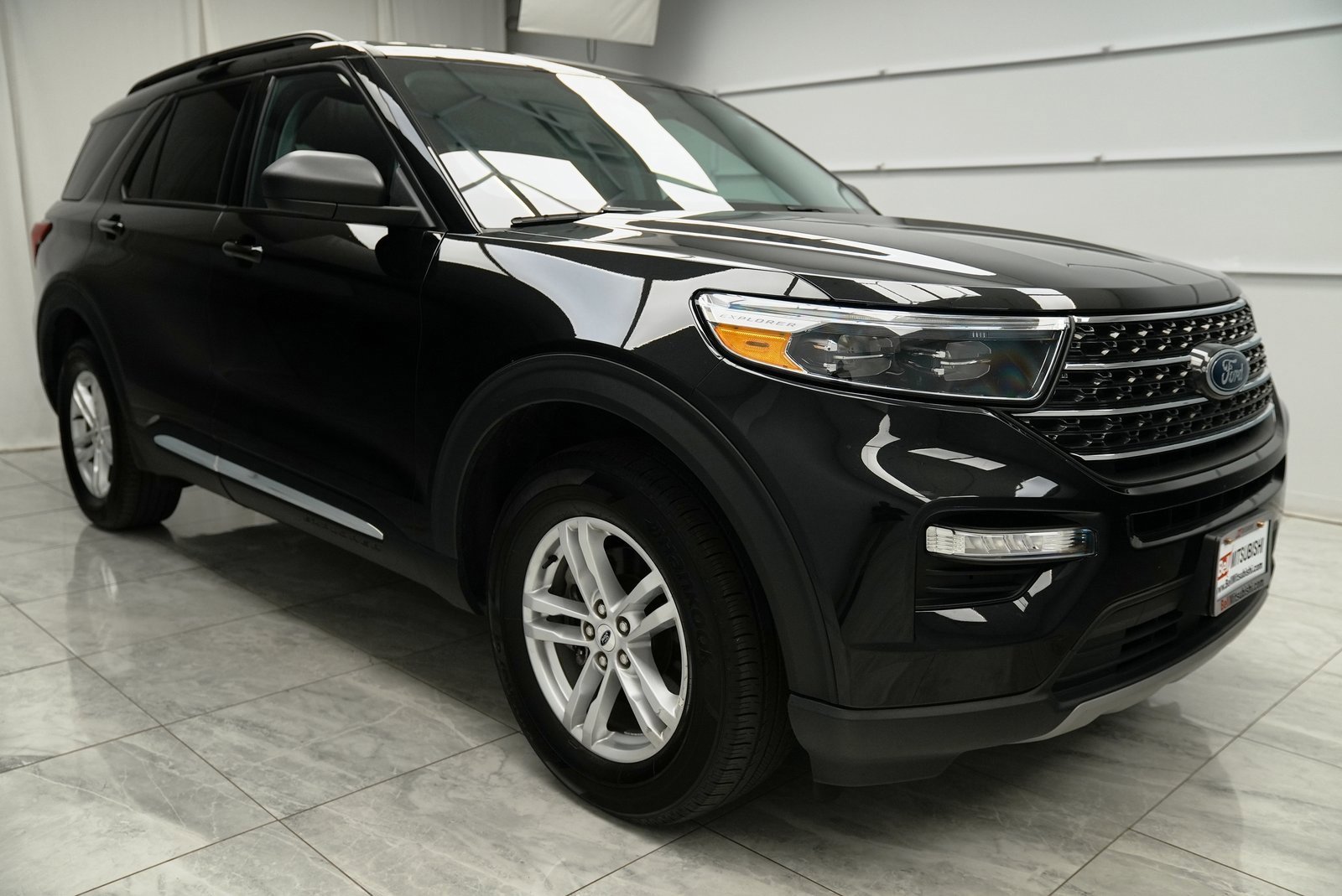 Used 2023 Ford Explorer XLT w/ Equipment Group 202A image 2