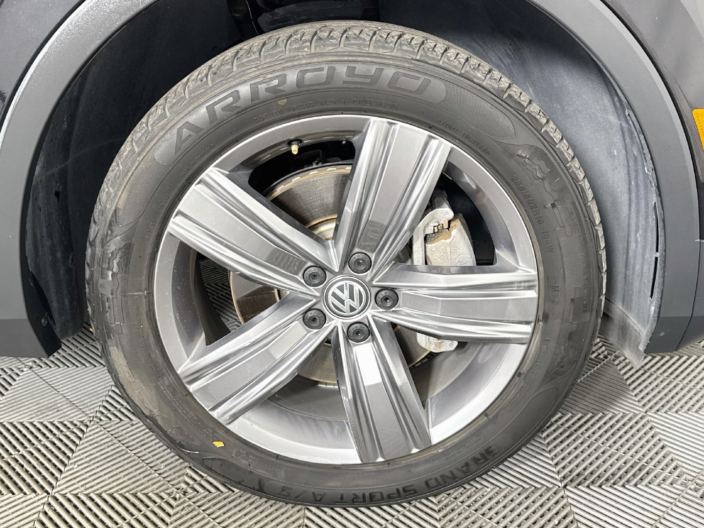Used 2021 Volkswagen Tiguan SEL FWD image 29