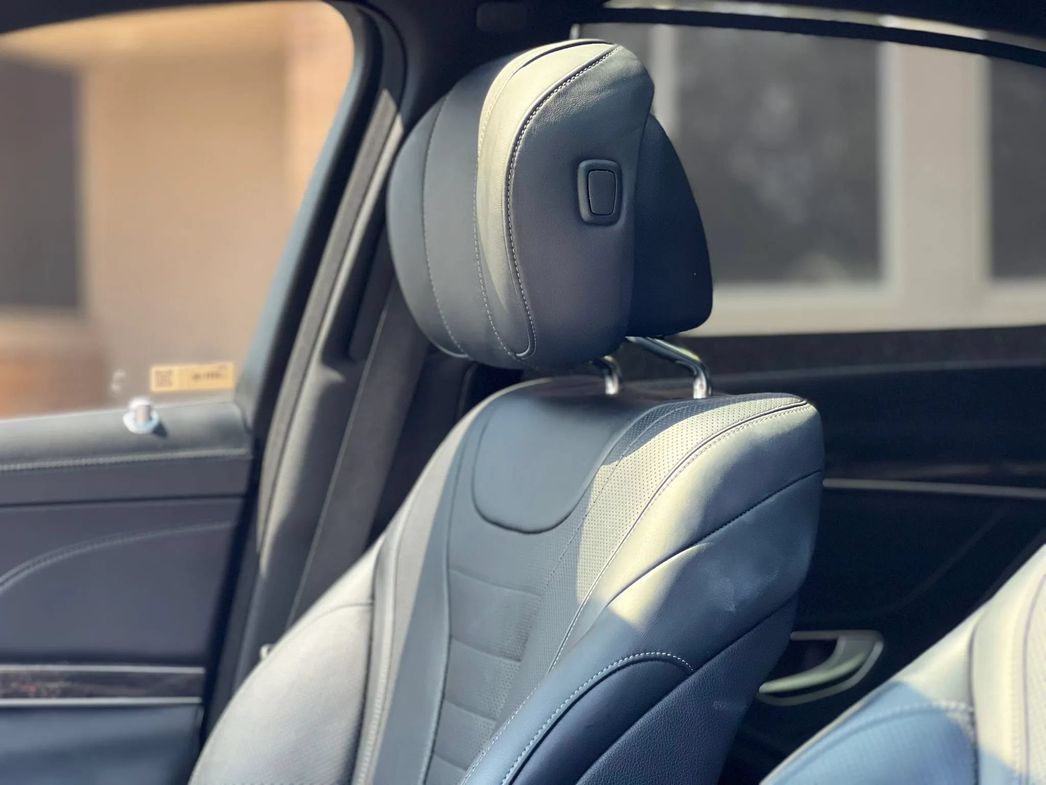 Used 2017 Mercedes-Benz S 550 4MATIC Sedan w/ Premium Package image 31