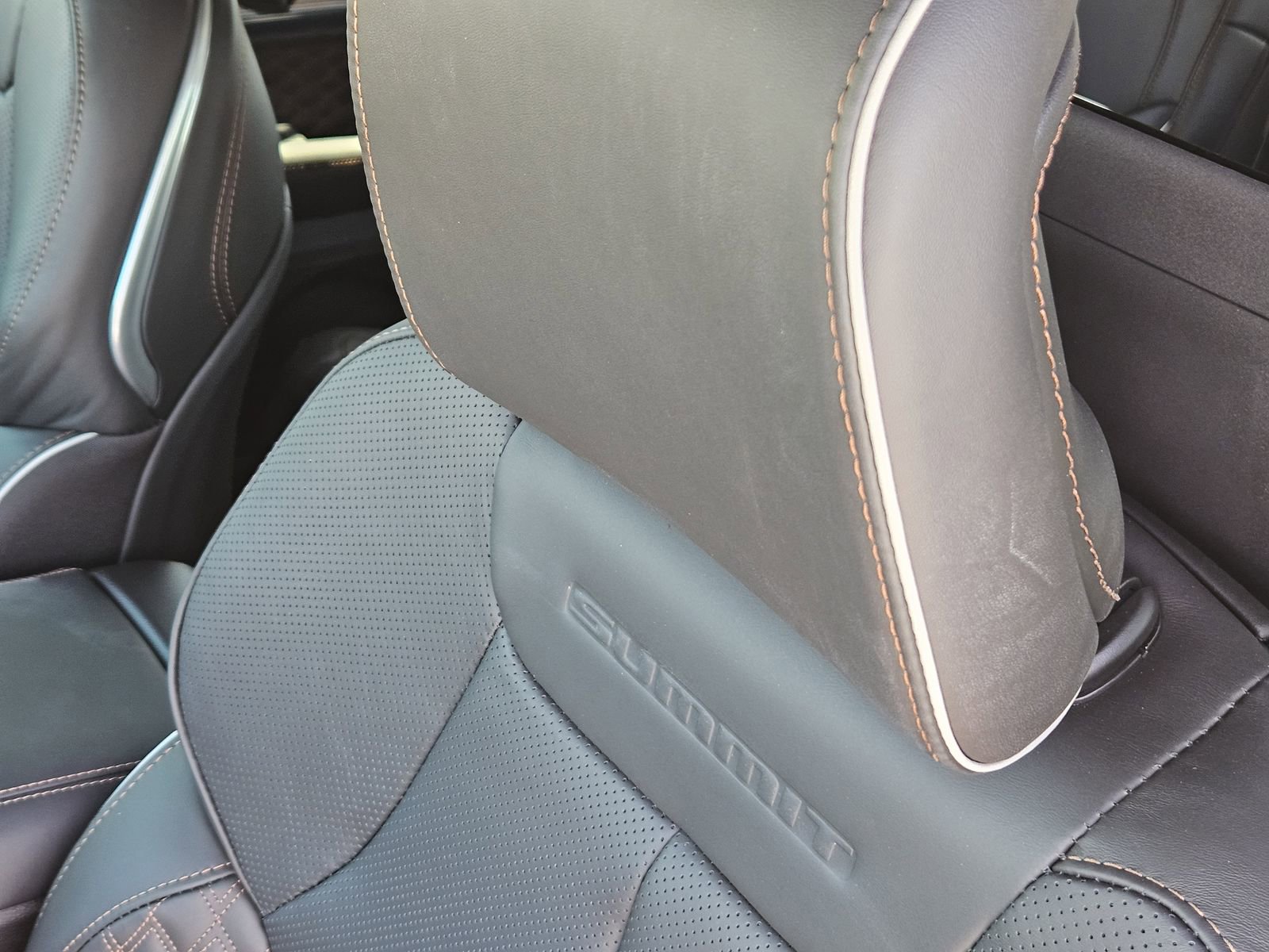 New 2026 Jeep Grand Cherokee L Summit w/ Obsidian Package image 27