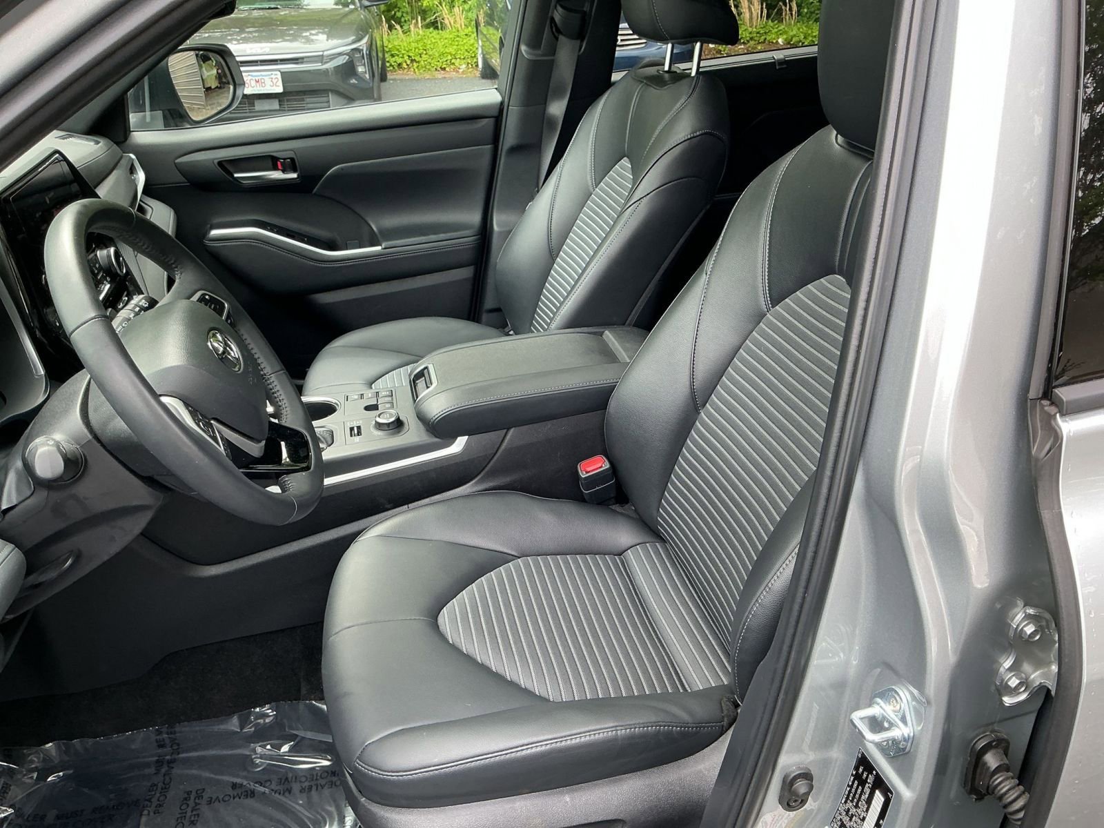 Used 2025 Toyota Highlander XSE AWD/4WD image 34