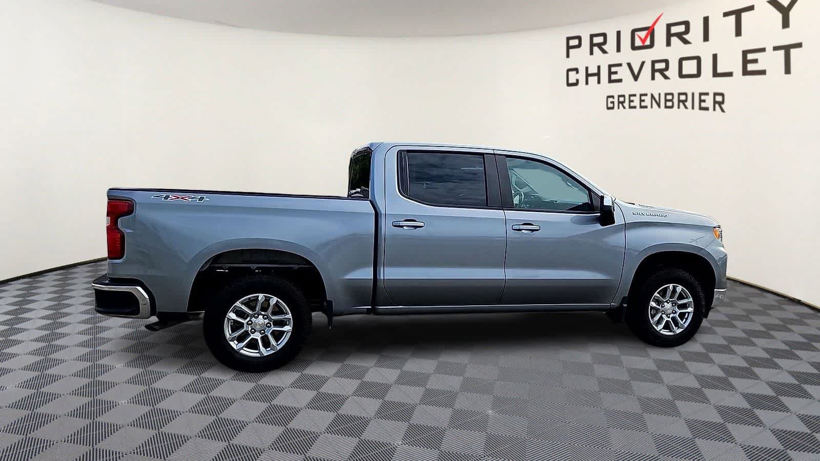 Used 2024 Chevrolet Silverado 1500 LT AWD/4WD image 9