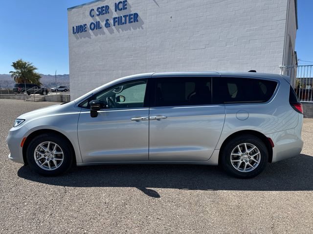 Used 2024 Chrysler Pacifica Touring-L FWD video 2