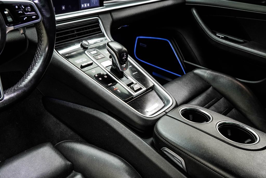 Used 2020 Porsche Panamera RWD image 21