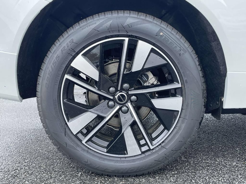 New 2026 Volvo XC60 B5 Plus w/ Protection Package Premier AWD/4WD image 31
