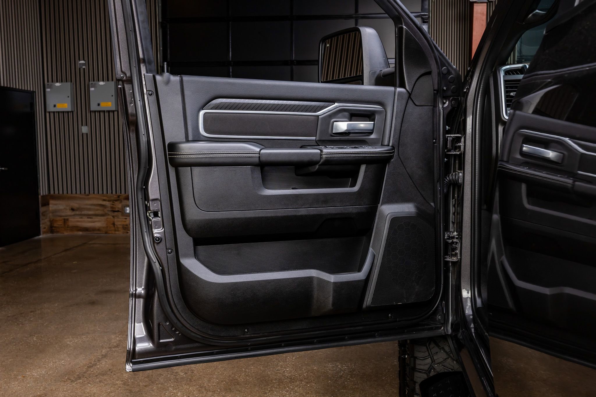 Used 2025 RAM 3500 Big Horn AWD/4WD image 36