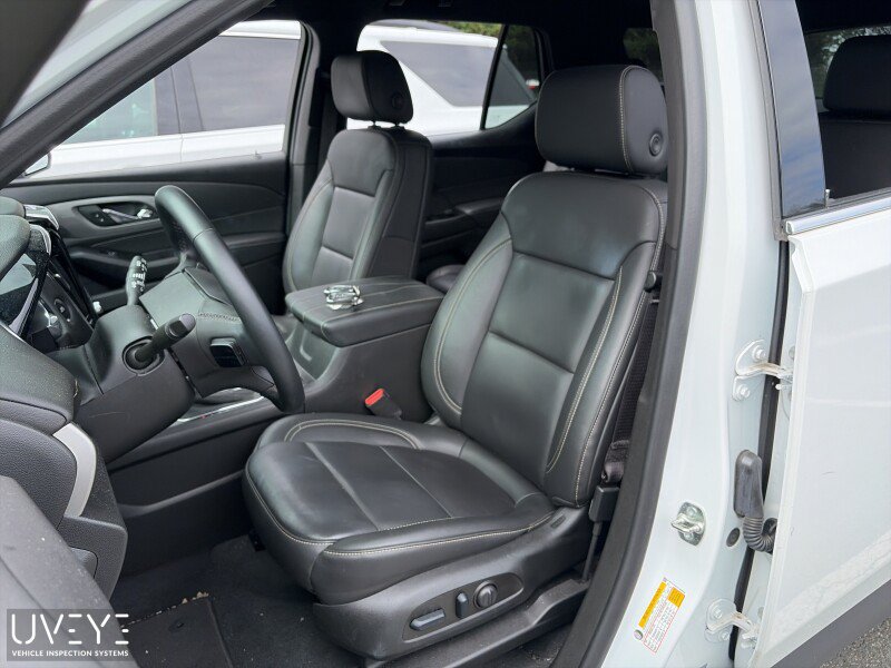 Used 2023 Chevrolet Traverse LT w/ LT Premium Package AWD/4WD image 5