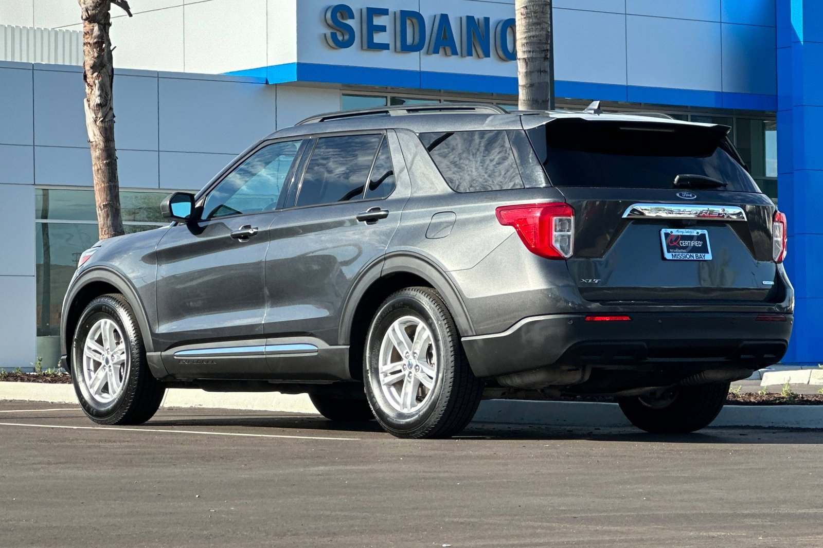 Used 2020 Ford Explorer XLT image 6