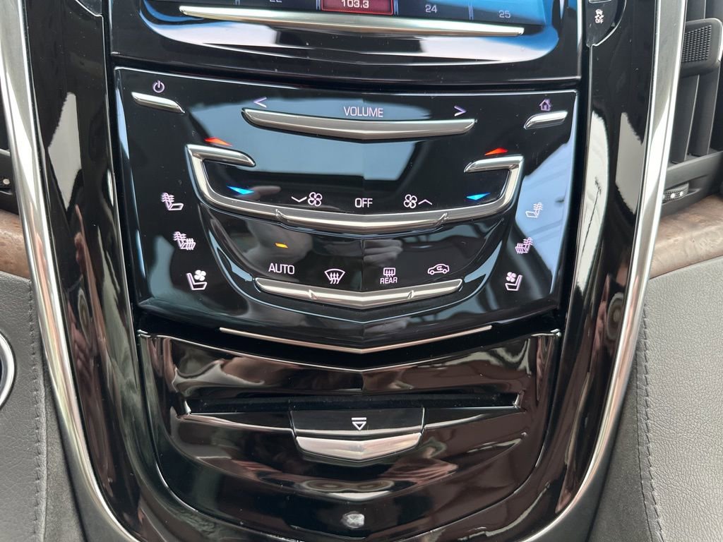 Used 2016 Cadillac Escalade ESV Luxury image 27