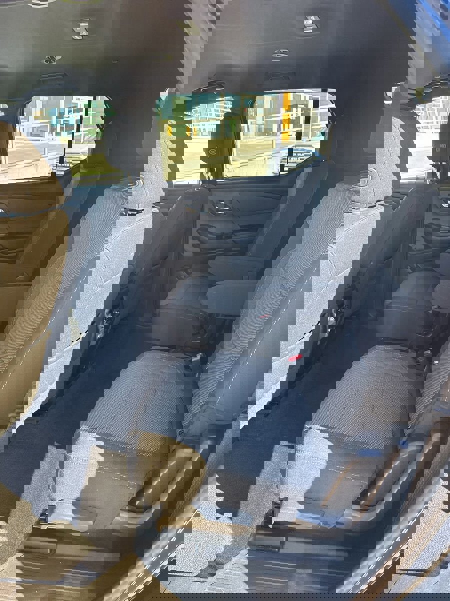 Used 2023 Chevrolet Traverse LT image 25