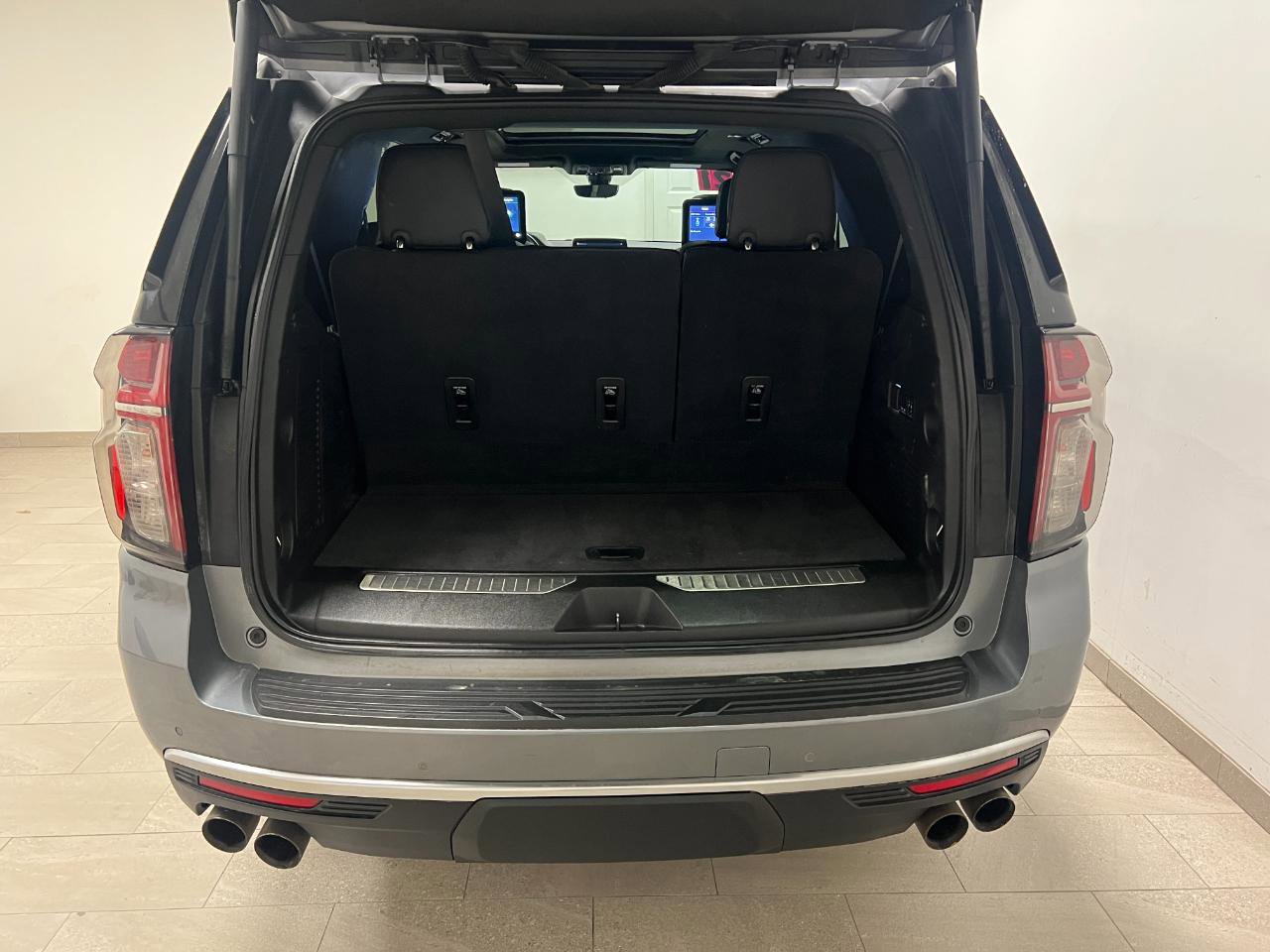 Used 2021 Chevrolet Tahoe High Country w/ Premium Package image 17