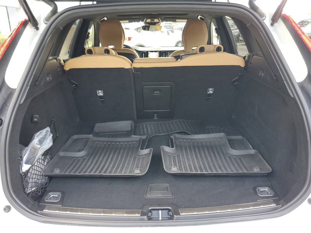 Certified 2024 Volvo XC60 B5 Ultimate AWD/4WD image 11