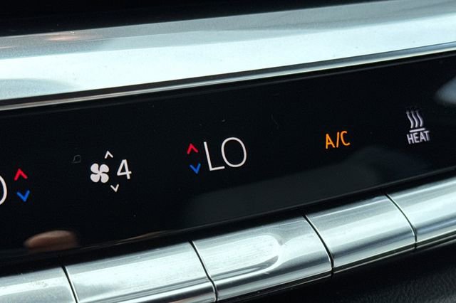 Used 2024 Cadillac Lyriq Sport RWD image 30