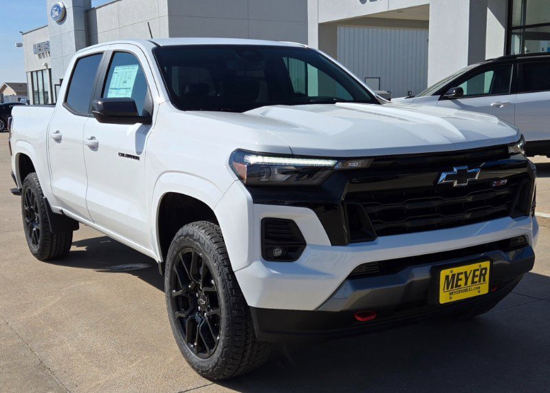 New 2025 Chevrolet Colorado Z71 image 2