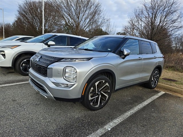 Used 2024 Mitsubishi Outlander SE image 3