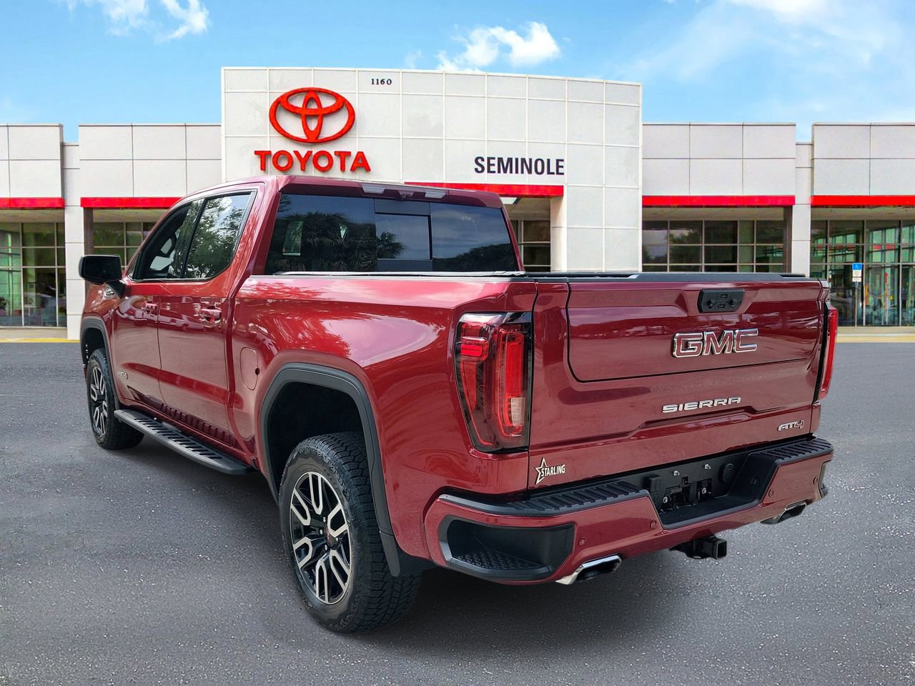 Used 2025 GMC Sierra 1500 AT4 w/ AT4 Premium Package image 4