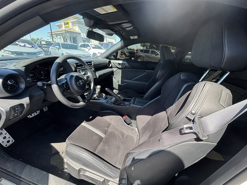 Used 2025 Toyota GR86 Premium w/ ALL Weather Mat Package (TMS) RWD image 10