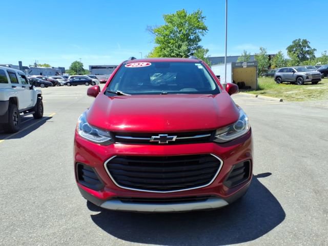 Used 2020 Chevrolet Trax LT w/ LT Convenience Package AWD/4WD image 2