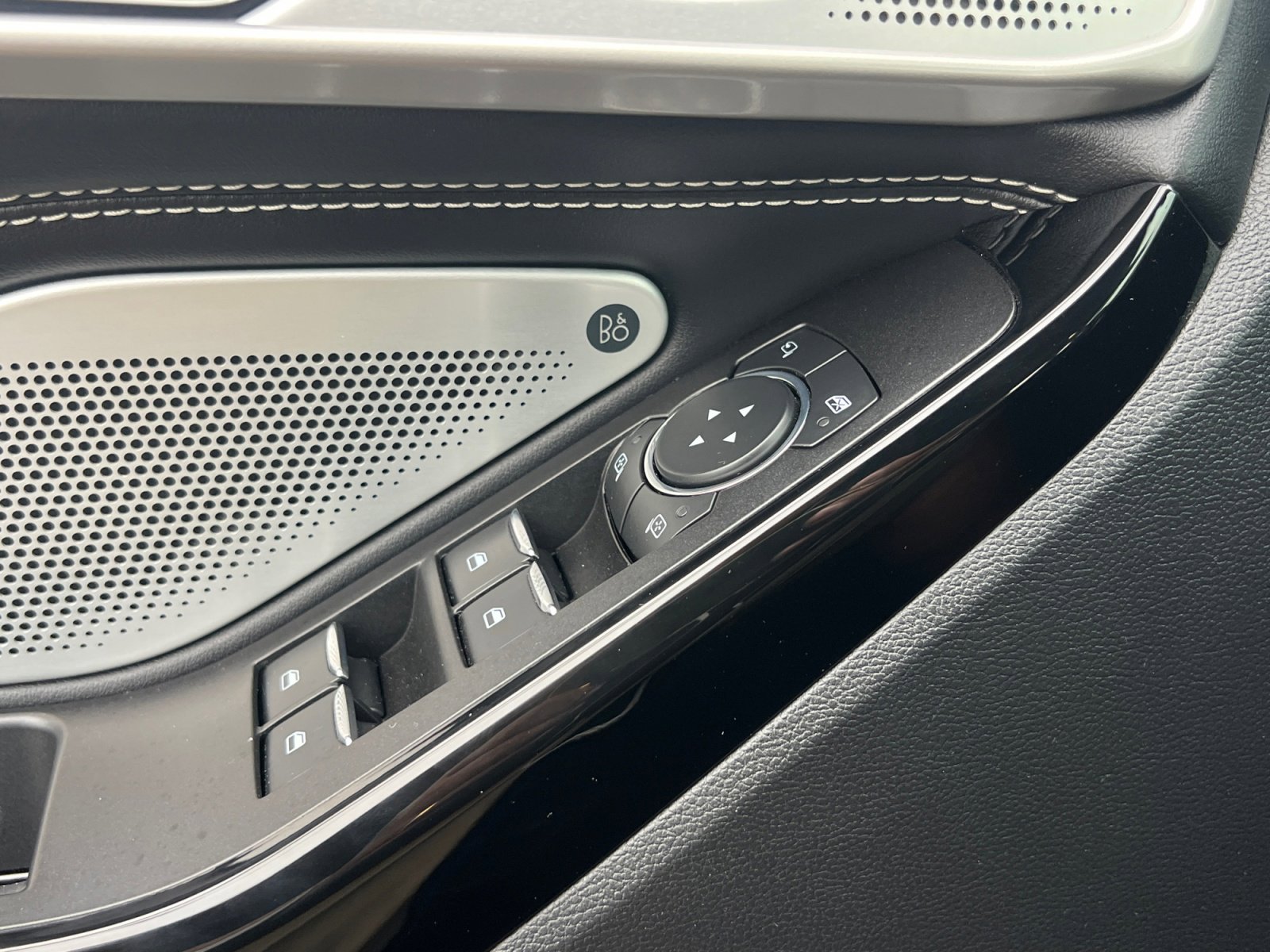 Used 2022 Ford Explorer ST w/ Equipment Group 401A image 16