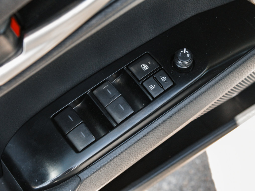 Used 2025 Toyota Camry LE FWD image 9
